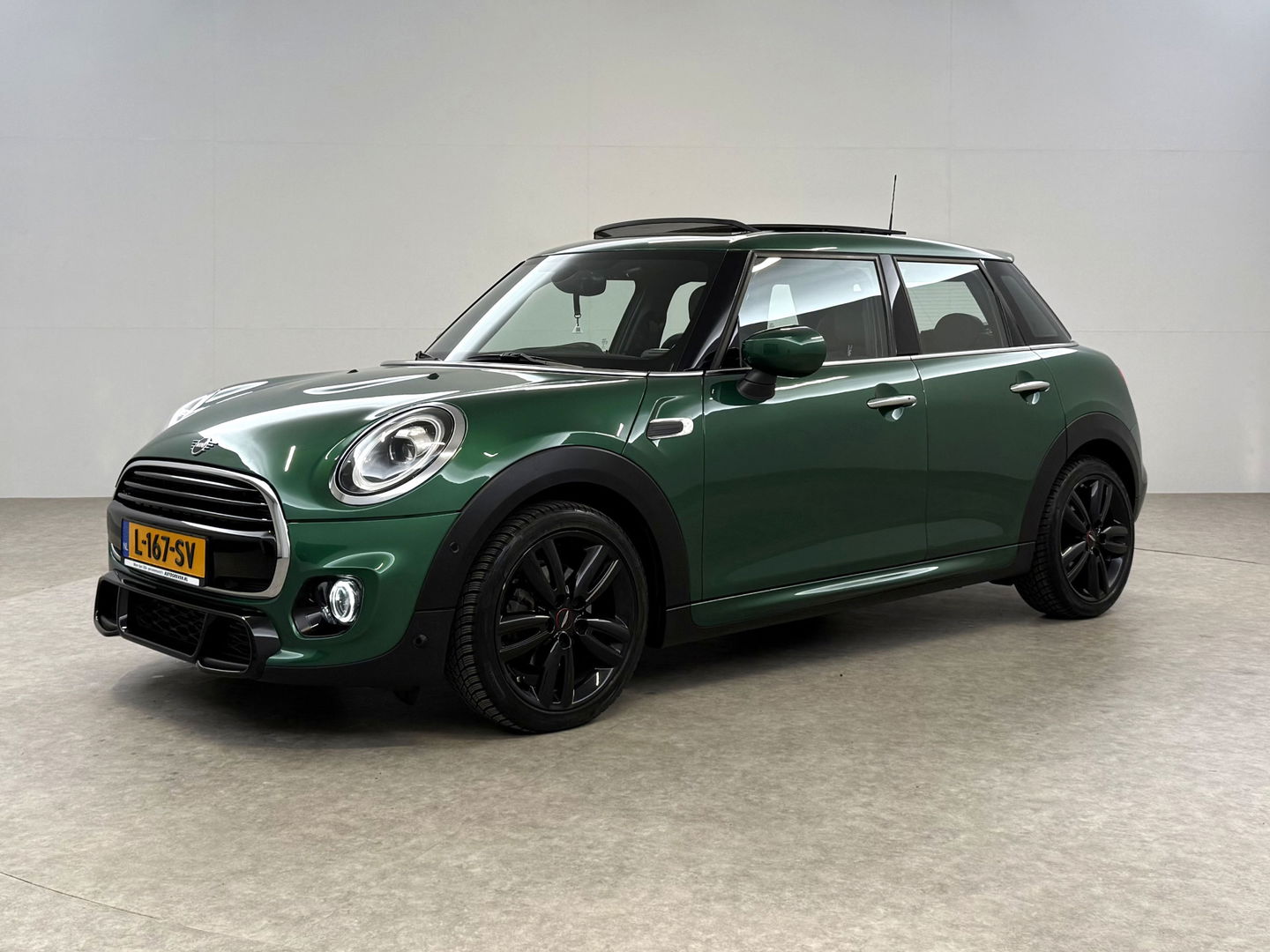 MINI Cooper 1.5 Cooper JCW | Pano | Virtual | Sfeer | Carplay | Cruise | Stoelverw. | Navi | Parkeersens.