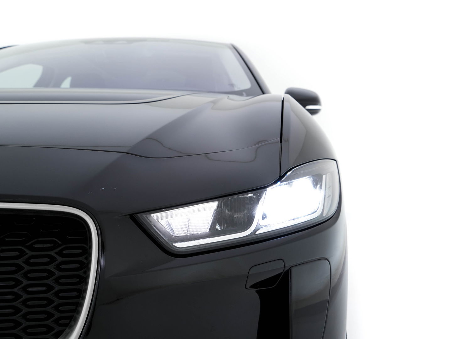 Jaguar I-PACE EV400 Business Edition S 90 kWh {SOH-89%} (INCL-BTW) *HEATPUMP | PANO | LEATHER | MERIDIAN-AUDIO | FULL-LED | HEATED/COOLED-COMFORTSEATS | DAB+ | CAMERA | DIGI-COCKPIT | NAVI-FULLMAP | ECC | KEYLESS | PDC | CCS-FASTLOADER | CRUISE |