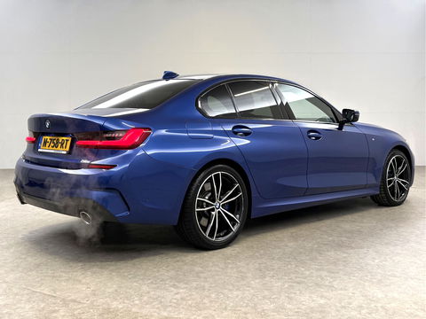 BMW 3 Serie 318i High Executive M-Sport | Pano | Virtual | Sfeer | Camera | HuD | Carplay | Stoelverw.