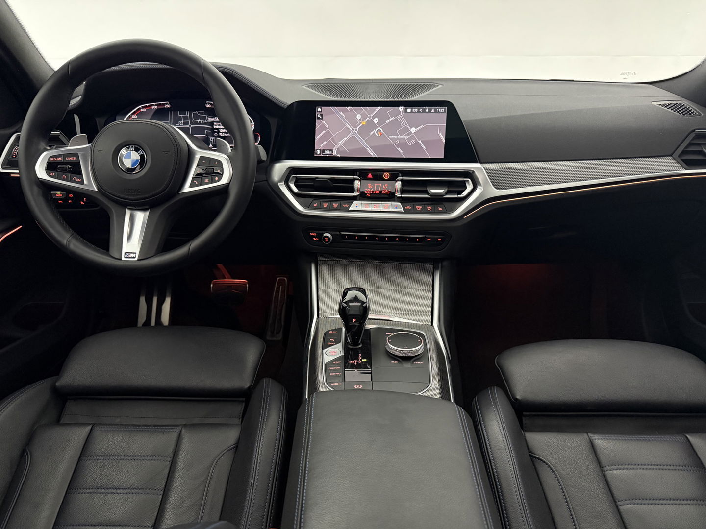 BMW 3 Serie 318i High Executive M-Sport | Pano | Virtual | Sfeer | Camera | HuD | Carplay | Stoelverw.
