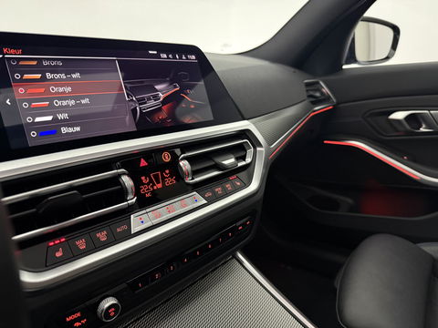 BMW 3 Serie 318i High Executive M-Sport | Pano | Virtual | Sfeer | Camera | HuD | Carplay | Stoelverw.