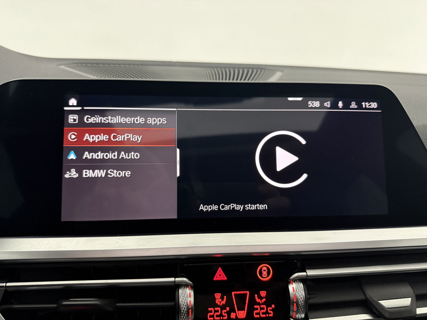 BMW 3 Serie 318i High Executive M-Sport | Pano | Virtual | Sfeer | Camera | HuD | Carplay | Stoelverw.