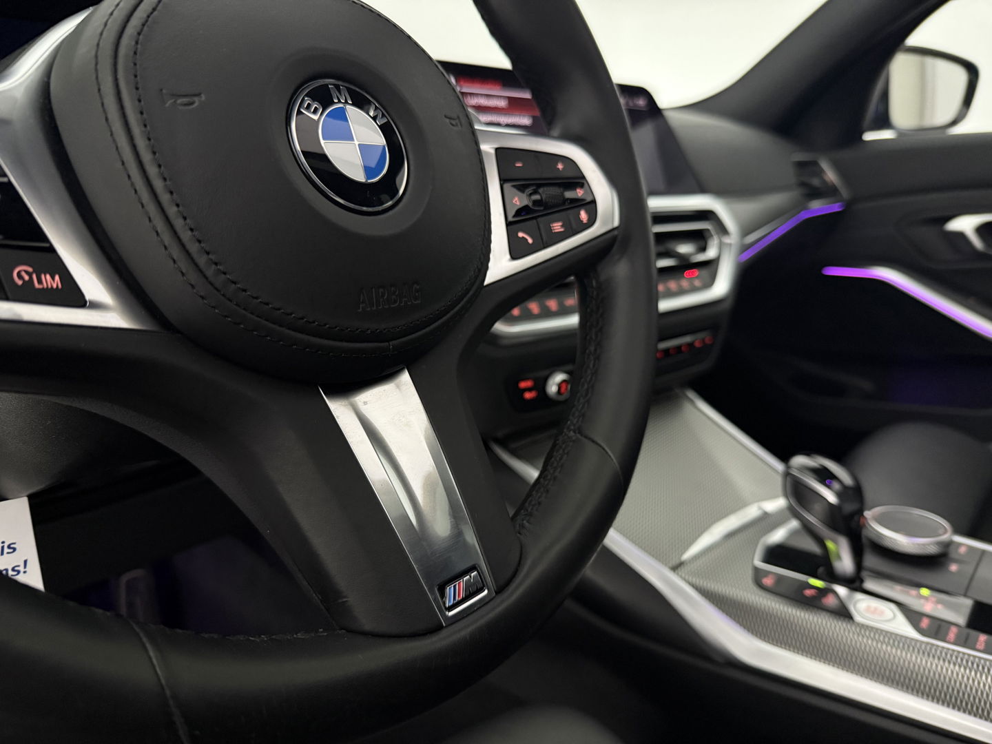 BMW 3 Serie 318i High Executive M-Sport | Pano | Virtual | Sfeer | Camera | HuD | Carplay | Stoelverw.
