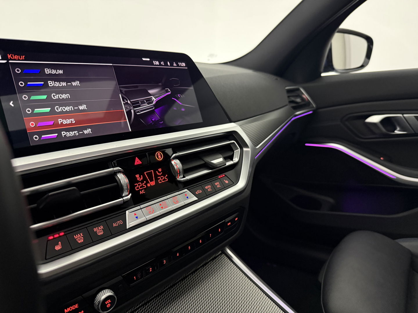 BMW 3 Serie 318i High Executive M-Sport | Pano | Virtual | Sfeer | Camera | HuD | Carplay | Stoelverw.