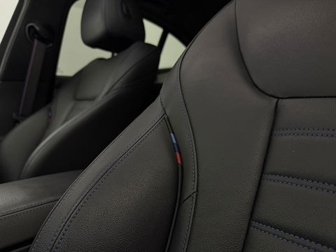 BMW 3 Serie 318i High Executive M-Sport | Pano | Virtual | Sfeer | Camera | HuD | Carplay | Stoelverw.