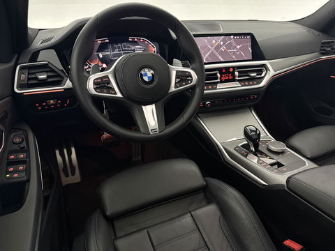 BMW 3 Serie 318i High Executive M-Sport | Pano | Virtual | Sfeer | Camera | HuD | Carplay | Stoelverw.