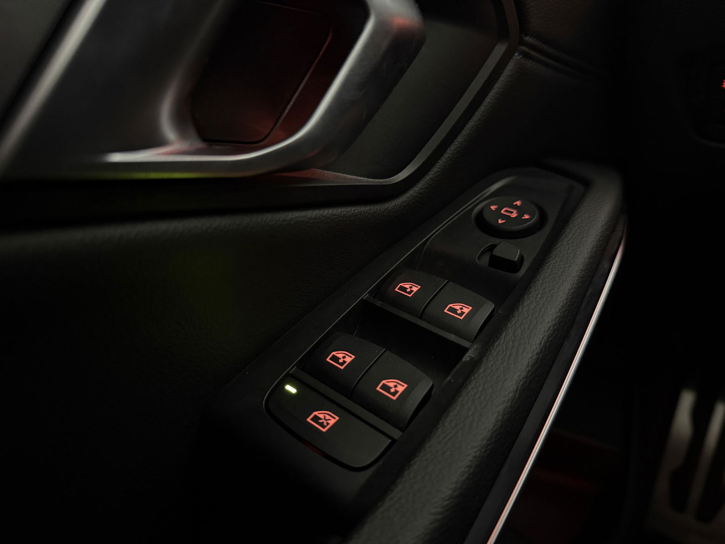 BMW 3 Serie 318i High Executive M-Sport | Pano | Virtual | Sfeer | Camera | HuD | Carplay | Stoelverw.