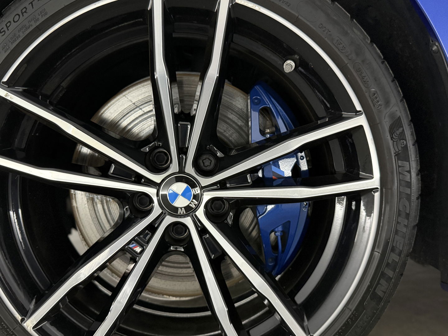 BMW 3 Serie 318i High Executive M-Sport | Pano | Virtual | Sfeer | Camera | HuD | Carplay | Stoelverw.