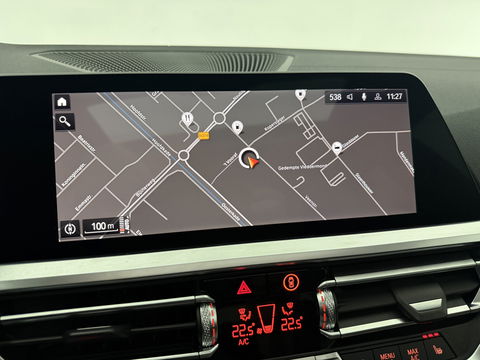 BMW 3 Serie 318i High Executive M-Sport | Pano | Virtual | Sfeer | Camera | HuD | Carplay | Stoelverw.