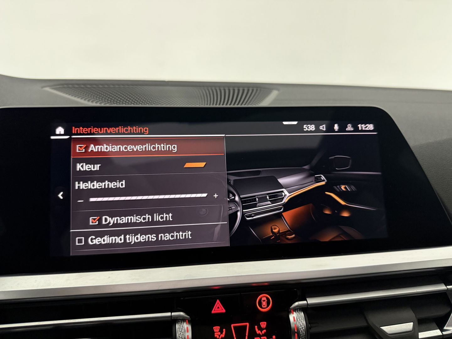 BMW 3 Serie 318i High Executive M-Sport | Pano | Virtual | Sfeer | Camera | HuD | Carplay | Stoelverw.