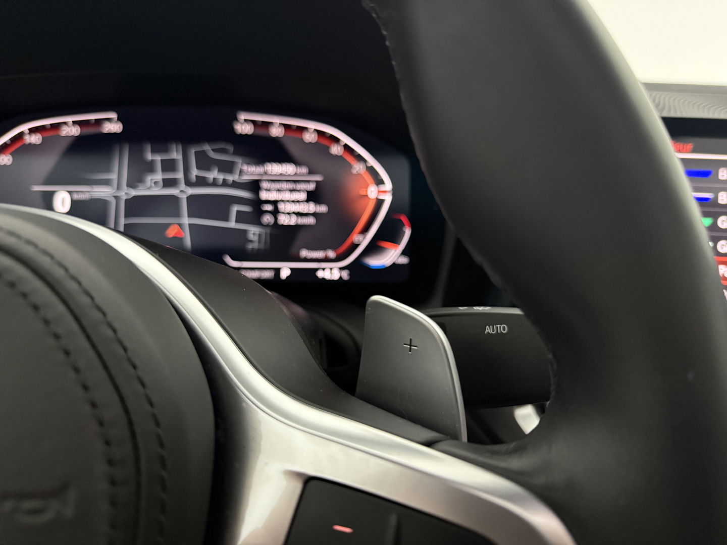 BMW 3 Serie 318i High Executive M-Sport | Pano | Virtual | Sfeer | Camera | HuD | Carplay | Stoelverw.