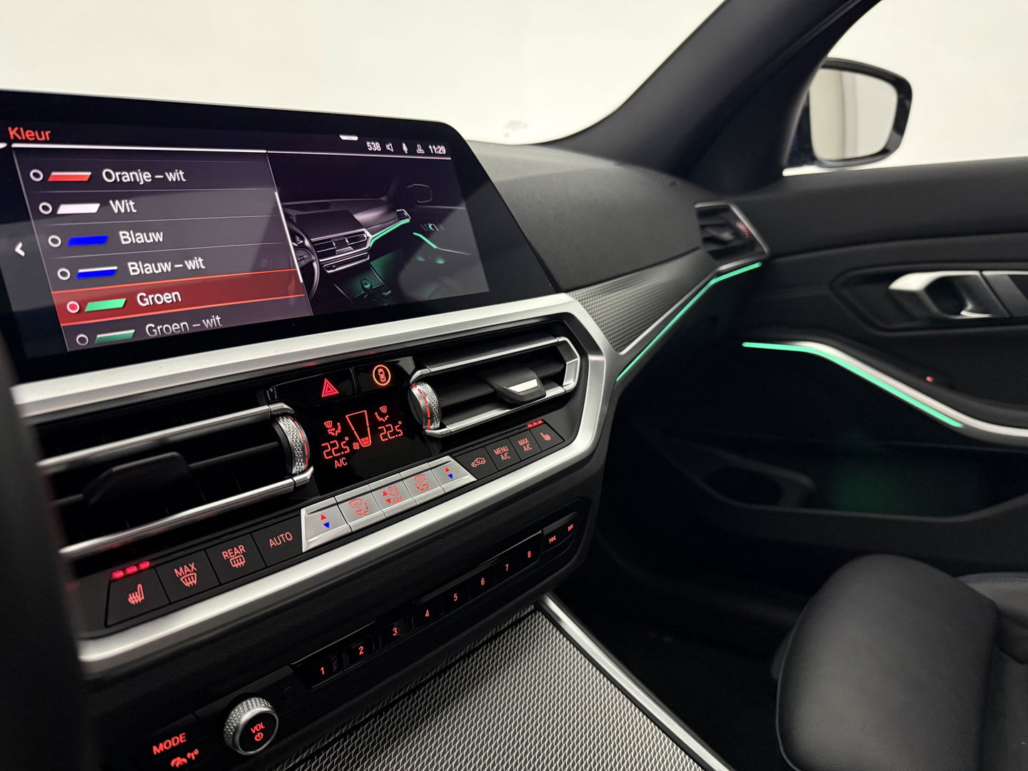 BMW 3 Serie 318i High Executive M-Sport | Pano | Virtual | Sfeer | Camera | HuD | Carplay | Stoelverw.