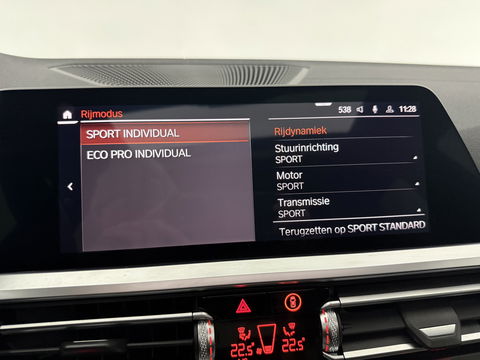 BMW 3 Serie 318i High Executive M-Sport | Pano | Virtual | Sfeer | Camera | HuD | Carplay | Stoelverw.