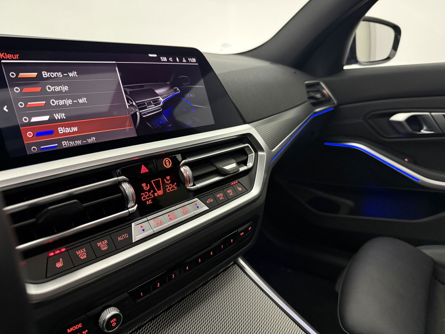 BMW 3 Serie 318i High Executive M-Sport | Pano | Virtual | Sfeer | Camera | HuD | Carplay | Stoelverw.