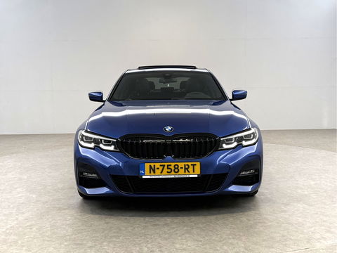 BMW 3 Serie 318i High Executive M-Sport | Pano | Virtual | Sfeer | Camera | HuD | Carplay | Stoelverw.