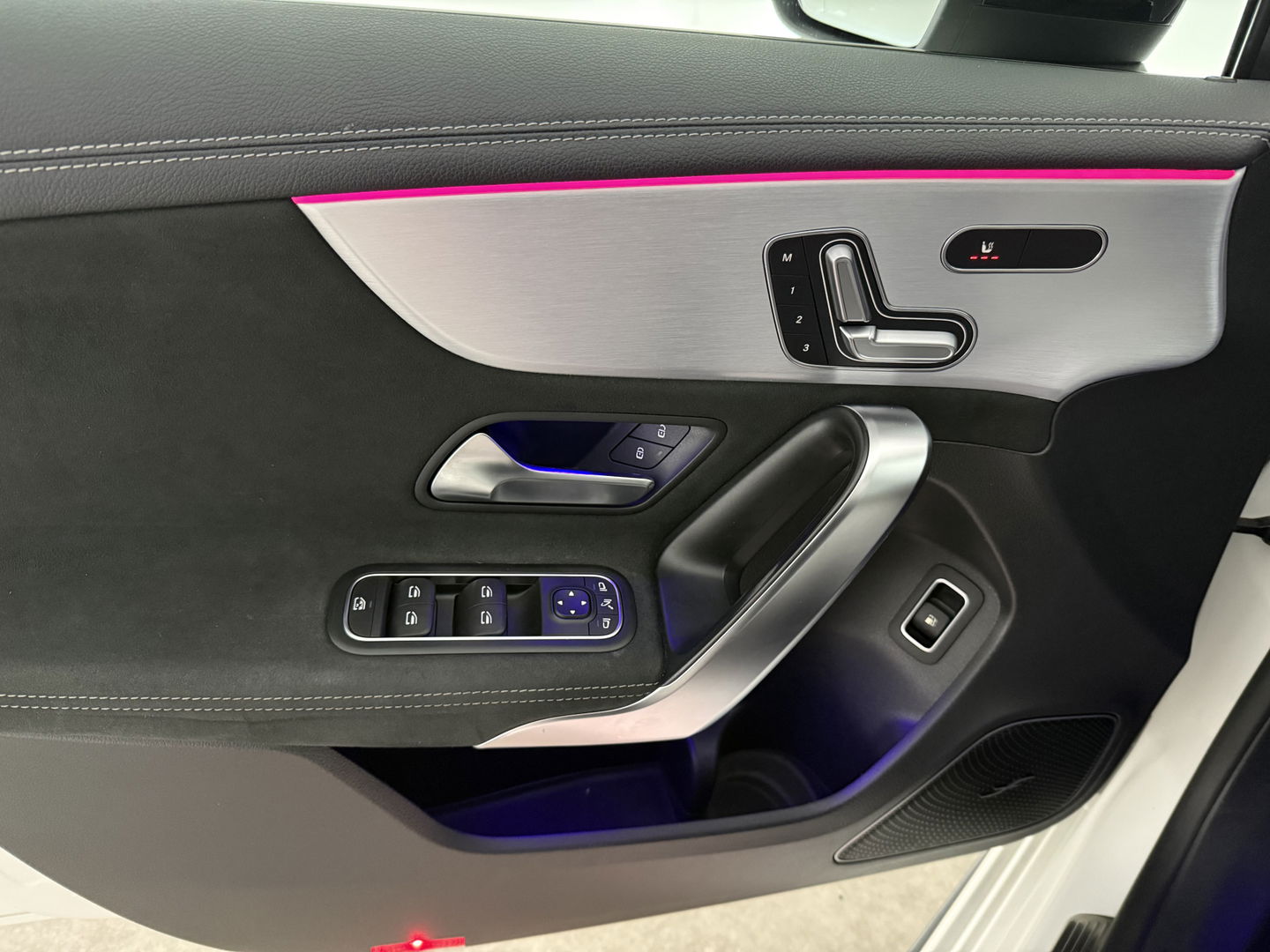 Mercedes-Benz A-Klasse 250 e AMG | Pano | 360° | Virtual | HuD | Memory | Sfeer | Burmester | Carplay | Stoelverw. | Keyless | Adap. Cruise