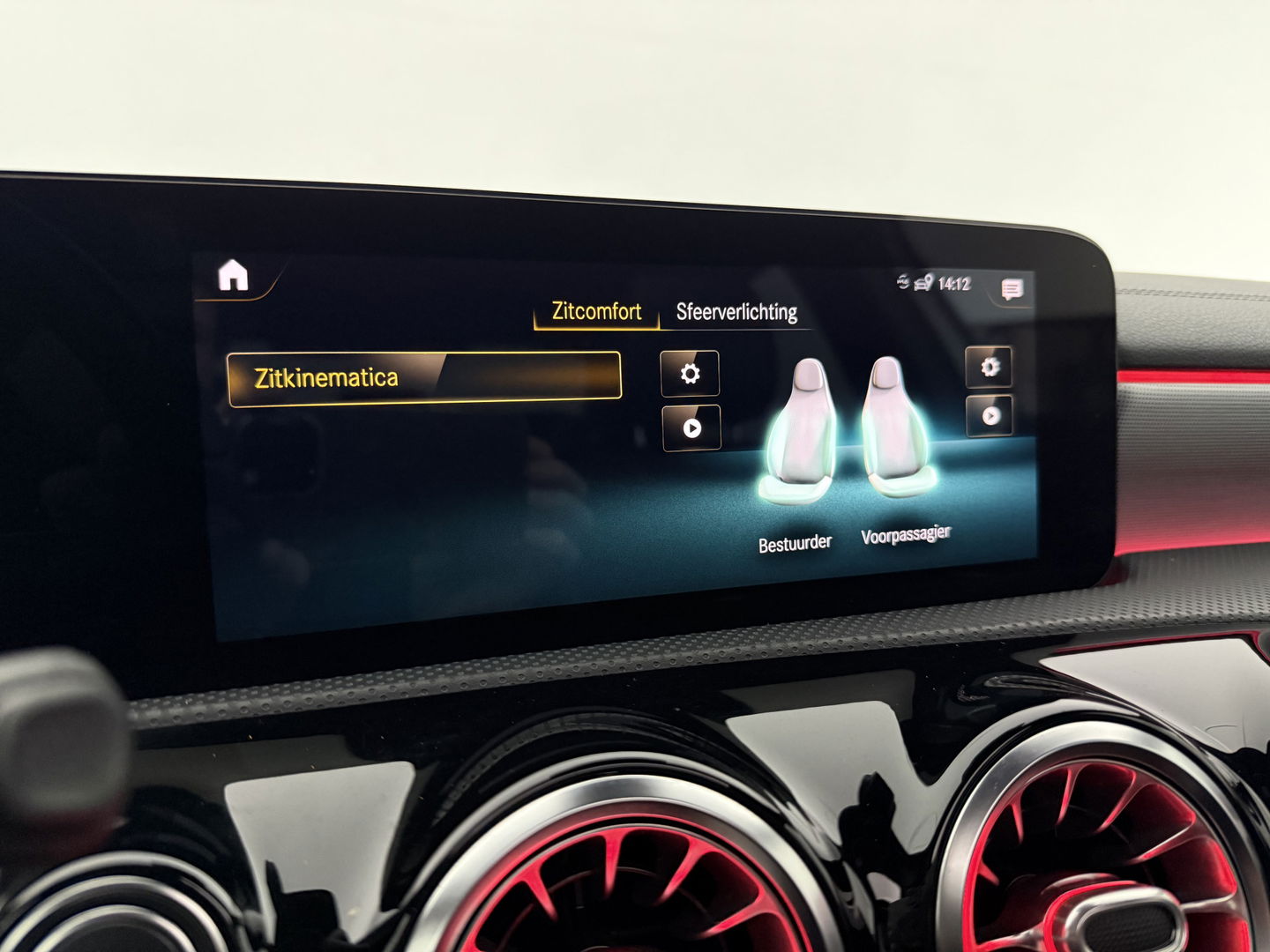 Mercedes-Benz A-Klasse 250 e AMG | Pano | 360° | Virtual | HuD | Memory | Sfeer | Burmester | Carplay | Stoelverw. | Keyless | Adap. Cruise