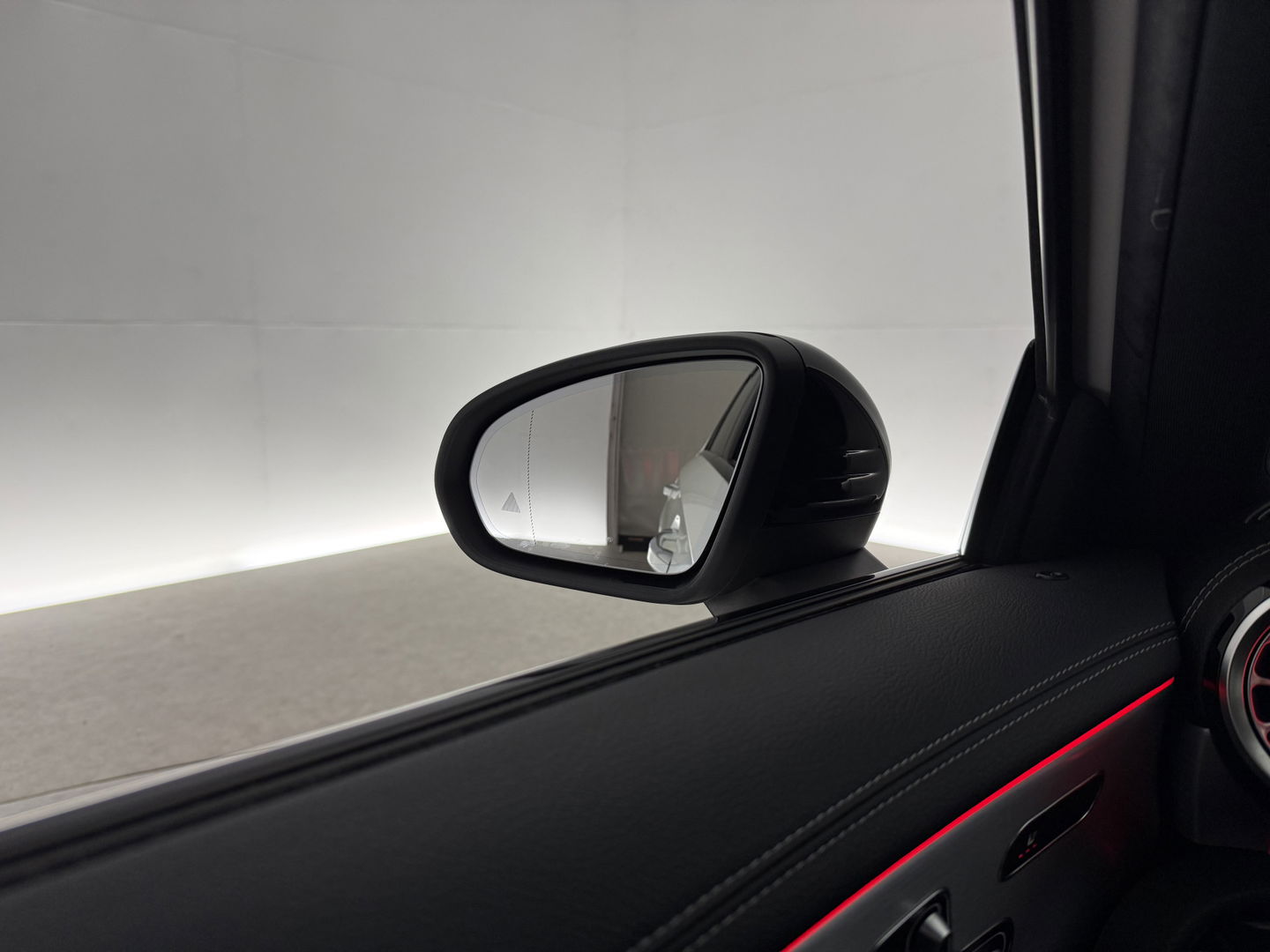 Mercedes-Benz A-Klasse 250 e AMG | Pano | 360° | Virtual | HuD | Memory | Sfeer | Burmester | Carplay | Stoelverw. | Keyless | Adap. Cruise