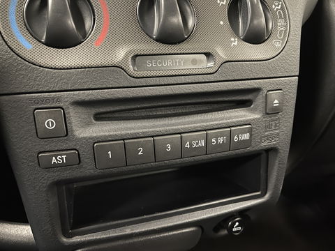 Toyota Yaris 1.3 VVT-i S-Line | Origineel Nederlands | Unieke Kilometerstand! | Lichtmetaal 14'' | Centrale Vergrendeling | stuurwiel Multifunctioneel |