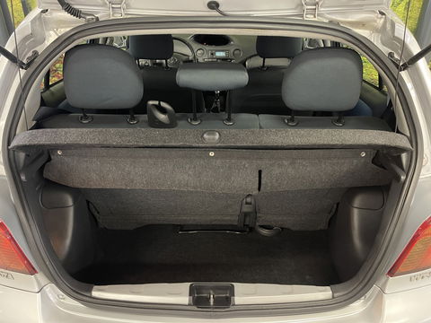 Toyota Yaris 1.3 VVT-i S-Line | Origineel Nederlands | Unieke Kilometerstand! | Lichtmetaal 14'' | Centrale Vergrendeling | stuurwiel Multifunctioneel |