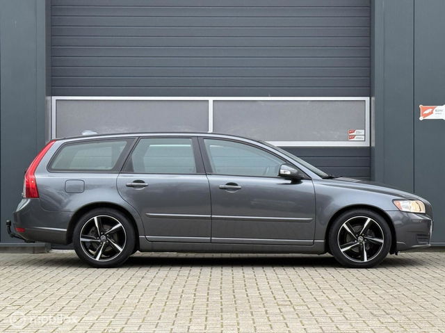 Volvo V50 - 1.6 D2 Kinetic -Navigatie-Trekhaak-Clima