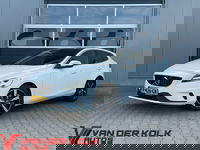 Volvo V40 - 2.0 D2 R-Design Automaat | Panorama | Leder/Alcantara | LED | Camera | Navigatie | Cruise