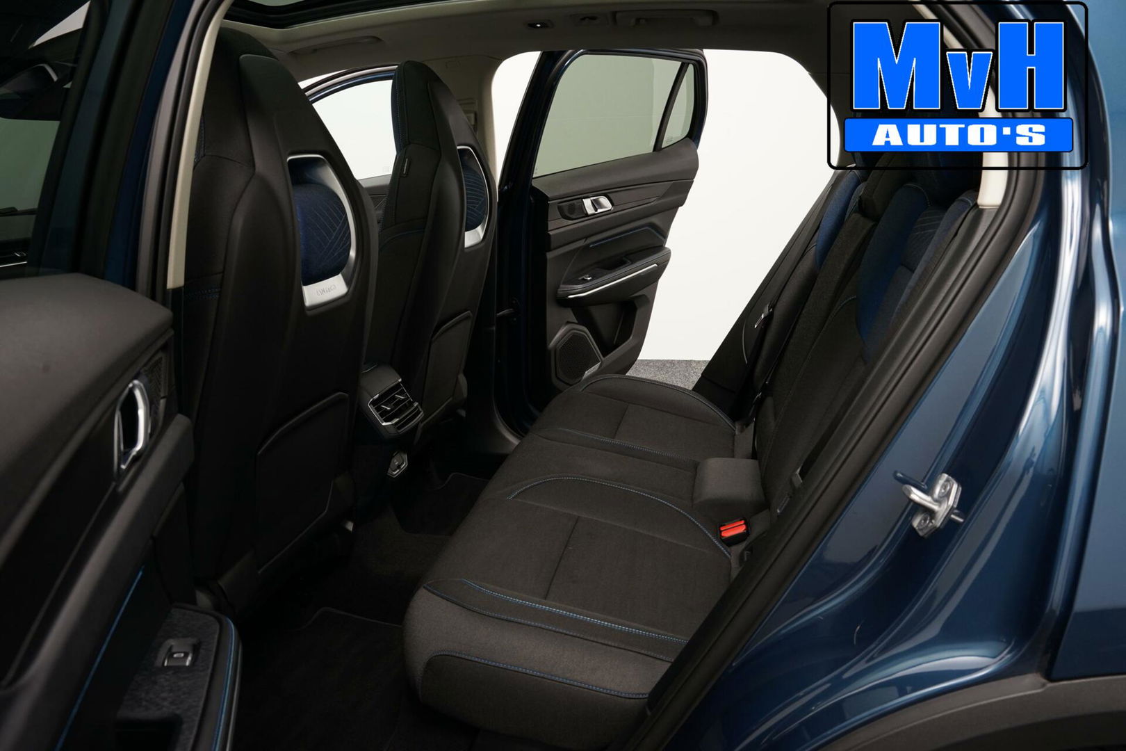 Lynk & Co 01 1.5 Plug-in Hybride|FULL BLACK|360°CAM|PANO|NAP