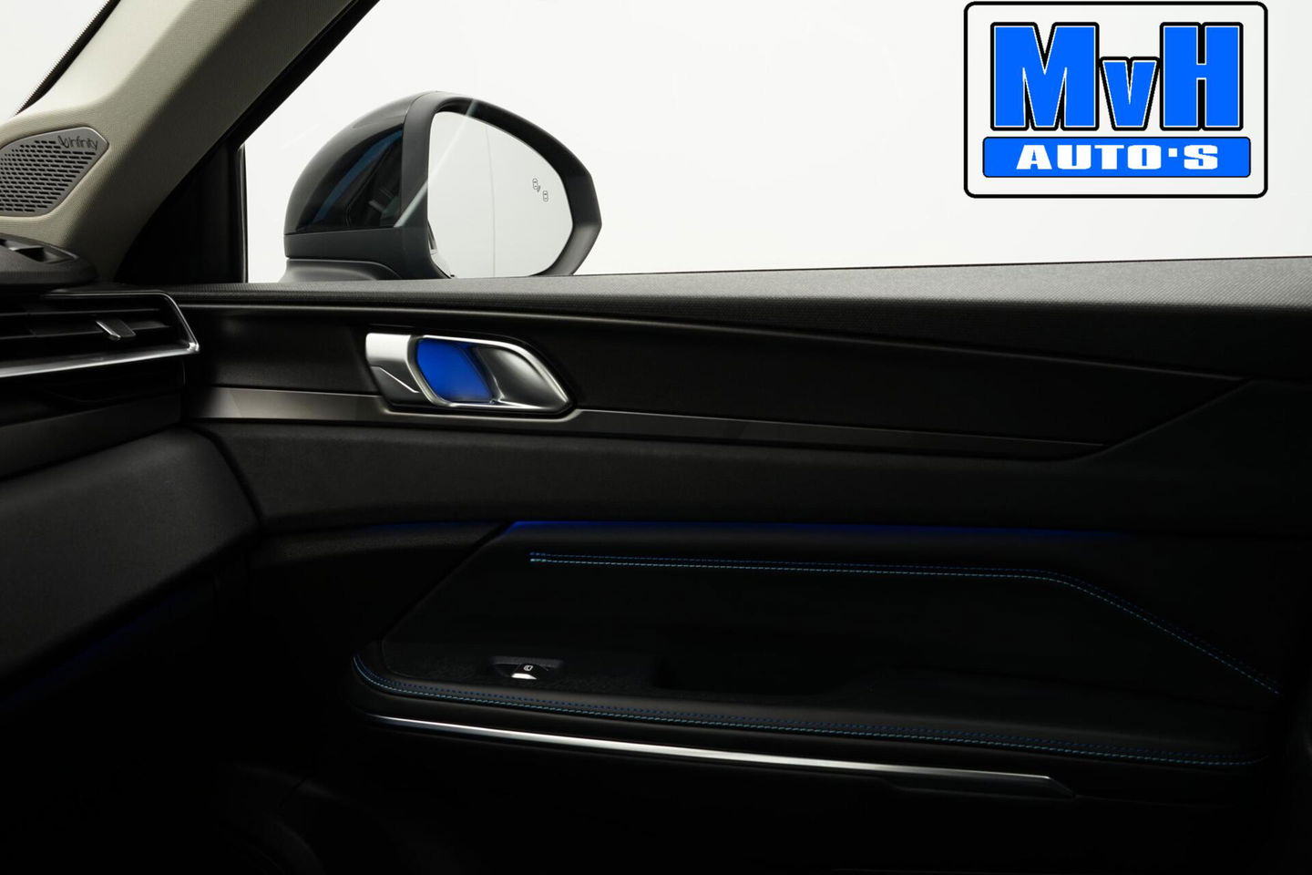 Lynk & Co 01 1.5 Hybride|FULL BLACK|LEER|PANO|360°CAM|NAP