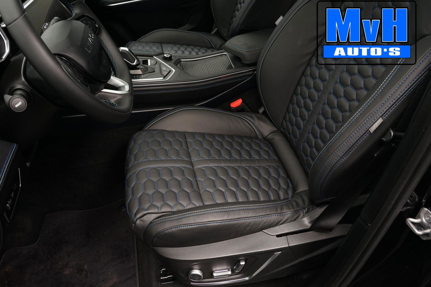 Lynk & Co 01 1.5 Hybride|FULL BLACK XL|ZWARTE.HEMEL|LEER|TREKH