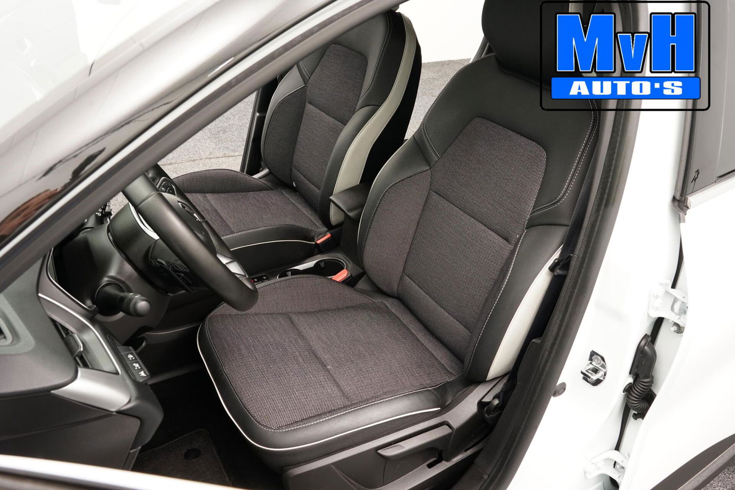 Renault Captur 1.3 TCe 140 Intens|PARELMOER|CAMERA|LED|NAP