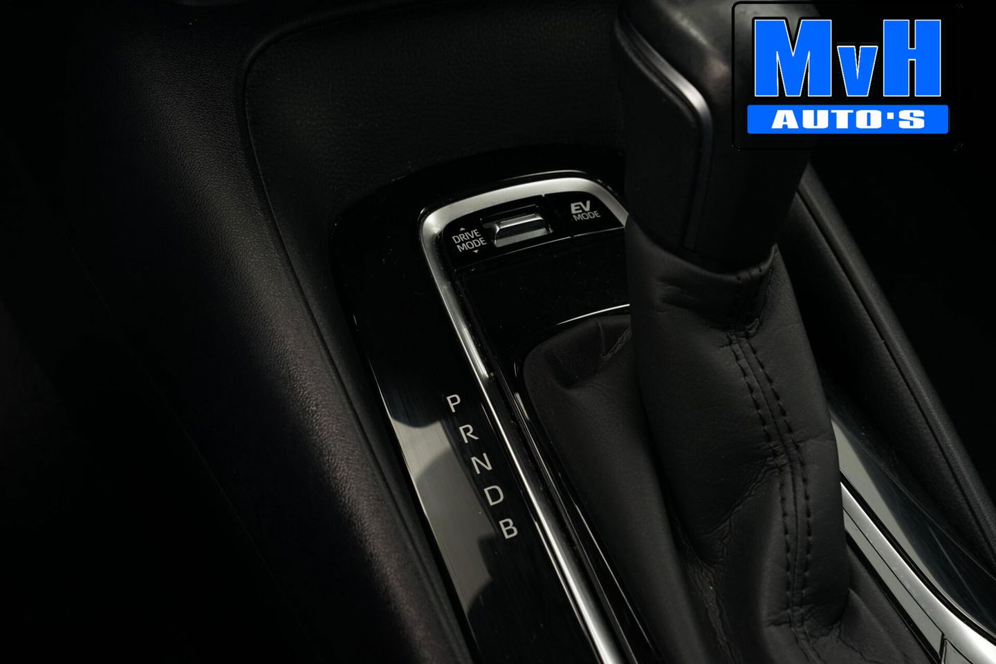 Toyota Corolla Touring Sports 1.8 Hybrid Business Plus|TREKHAAK