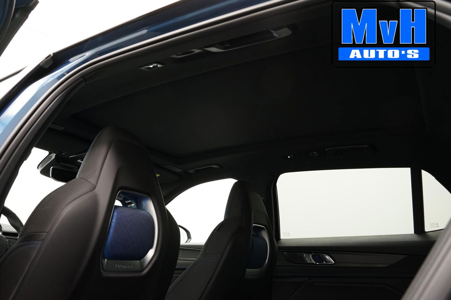 Lynk & Co 01 1.5 Hybride|FULL BLACK XL|ZWARTE.HEMEL|TREKH|NAP