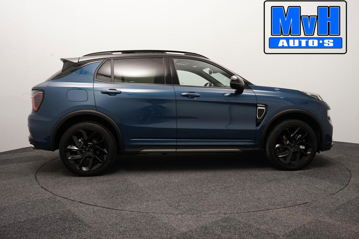 Lynk & Co 01 1.5 Hybride|FULL BLACK XL|ZWARTE.HEMEL|TREKH|NAP