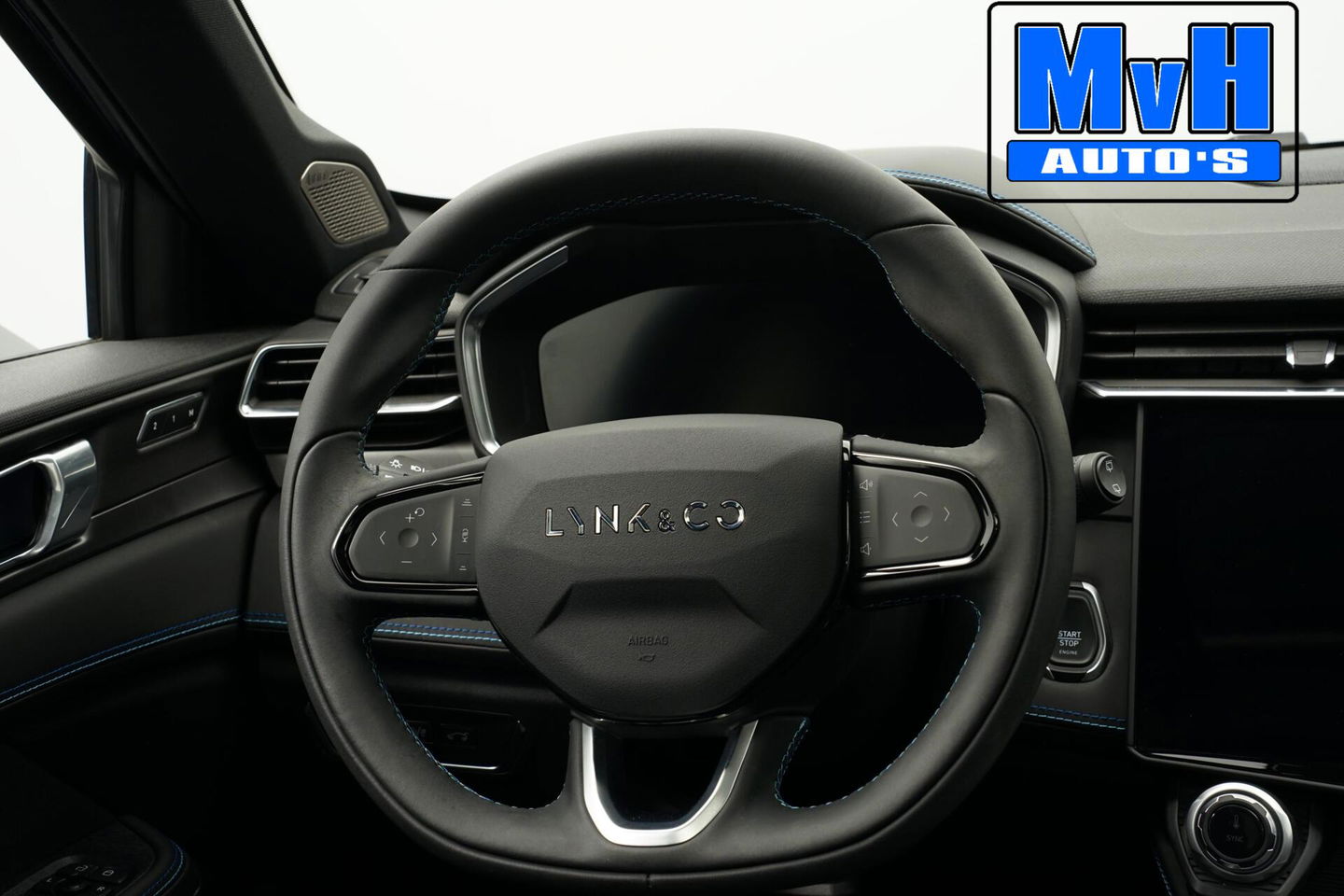 Lynk & Co 01 1.5 Hybride|FULL BLACK XL|ZWARTE.HEMEL|TREKH|NAP