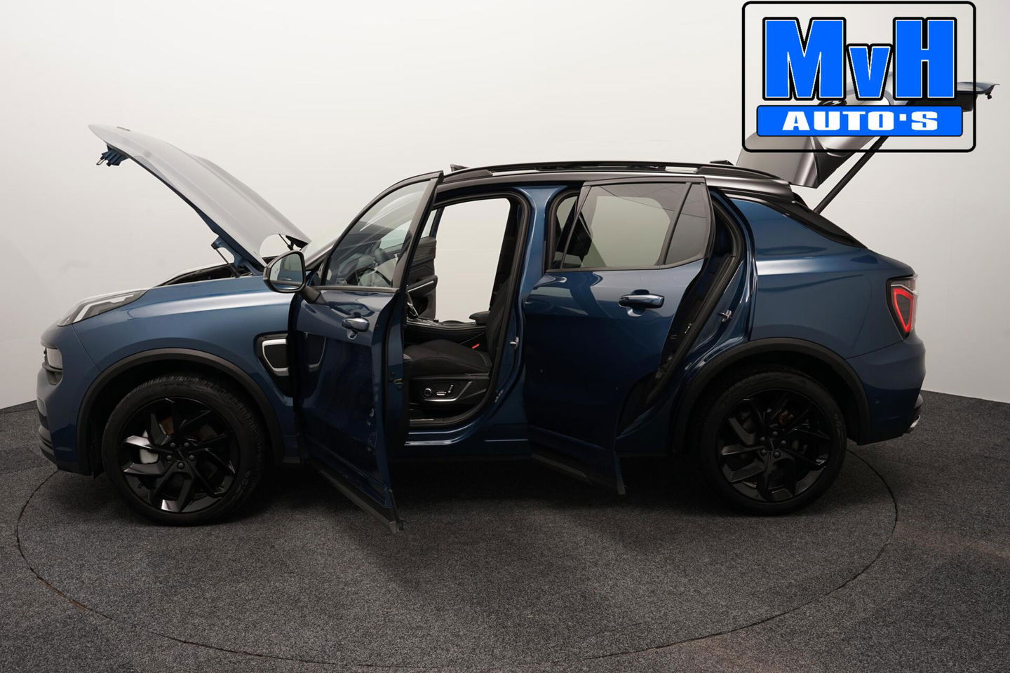 Lynk & Co 01 1.5 Hybride|FULL BLACK XL|ZWARTE.HEMEL|TREKH|NAP