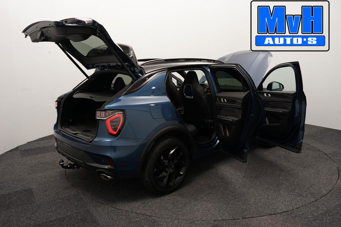 Lynk & Co 01 1.5 Hybride|FULL BLACK XL|ZWARTE.HEMEL|TREKH|NAP