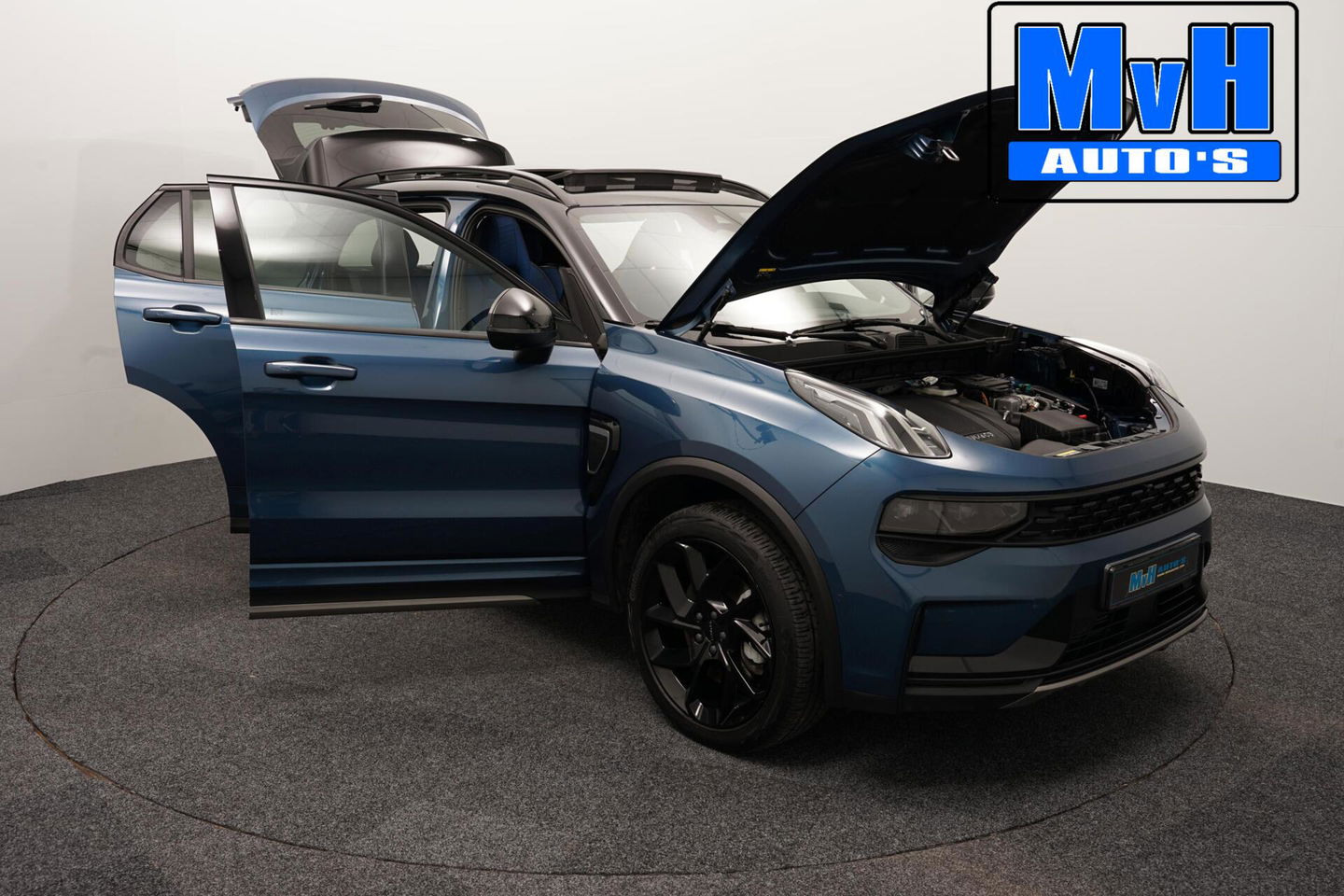 Lynk & Co 01 1.5 Hybride|FULL BLACK XL|ZWARTE.HEMEL|TREKH|NAP