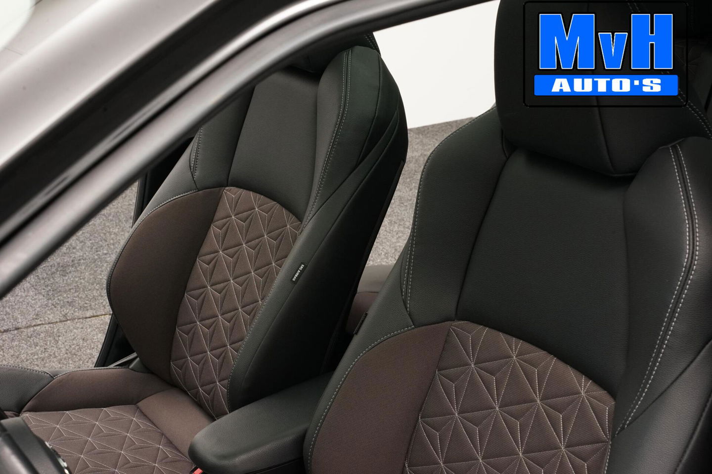 Toyota Yaris Cross 1.5 Hybrid Executive|PANO|JBL|LEER|TREKHAAK