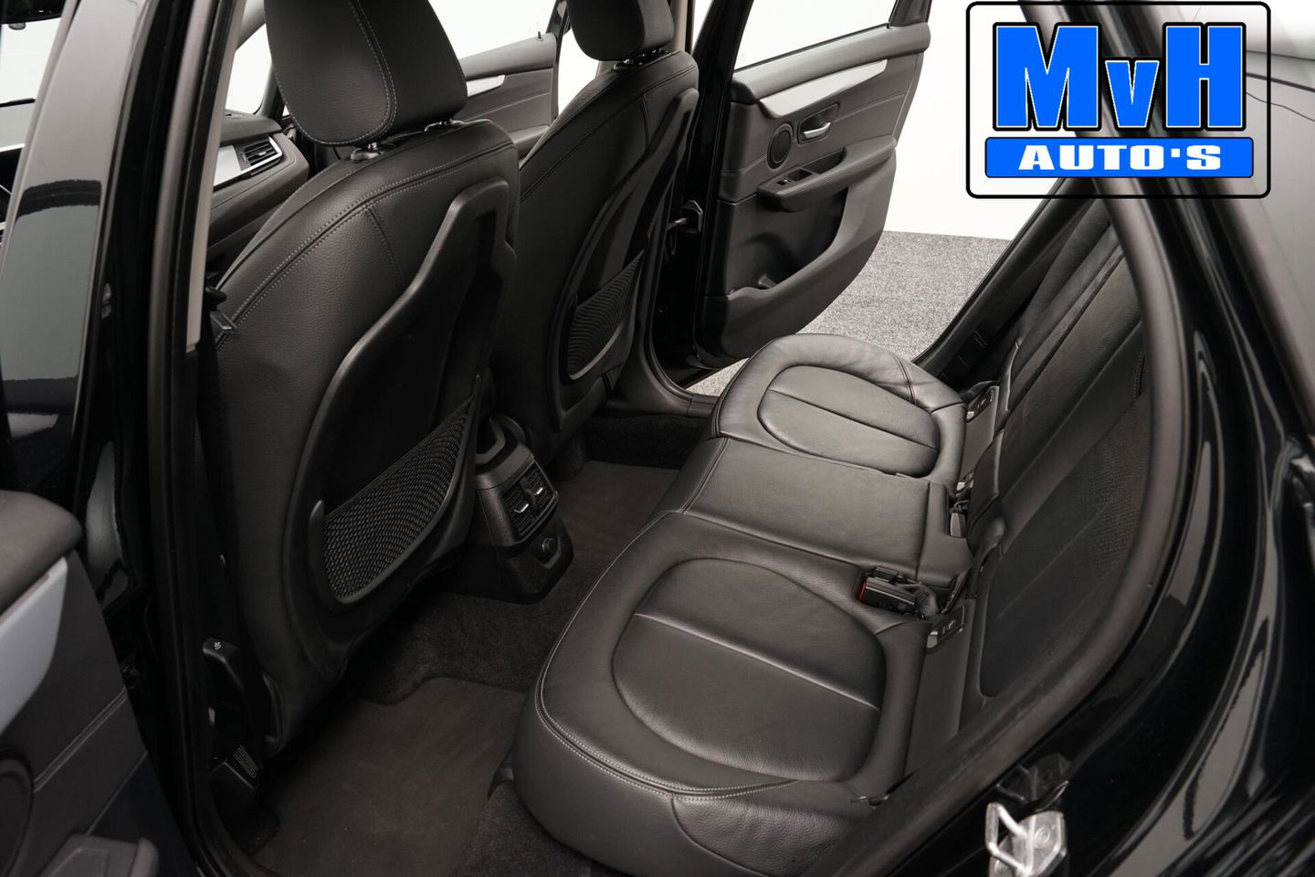 BMW 2 Serie Active Tourer 220i High Executive|LED|TREKH|HUD