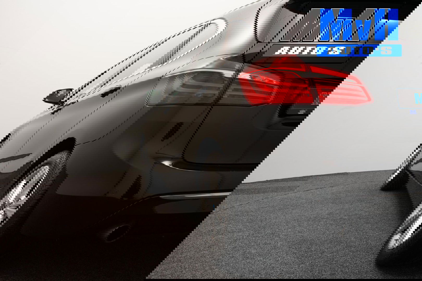 BMW 2 Serie Active Tourer 220i High Executive|LED|TREKH|HUD