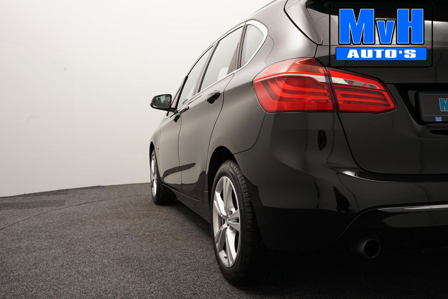 BMW 2 Serie Active Tourer 220i High Executive|LED|TREKH|HUD