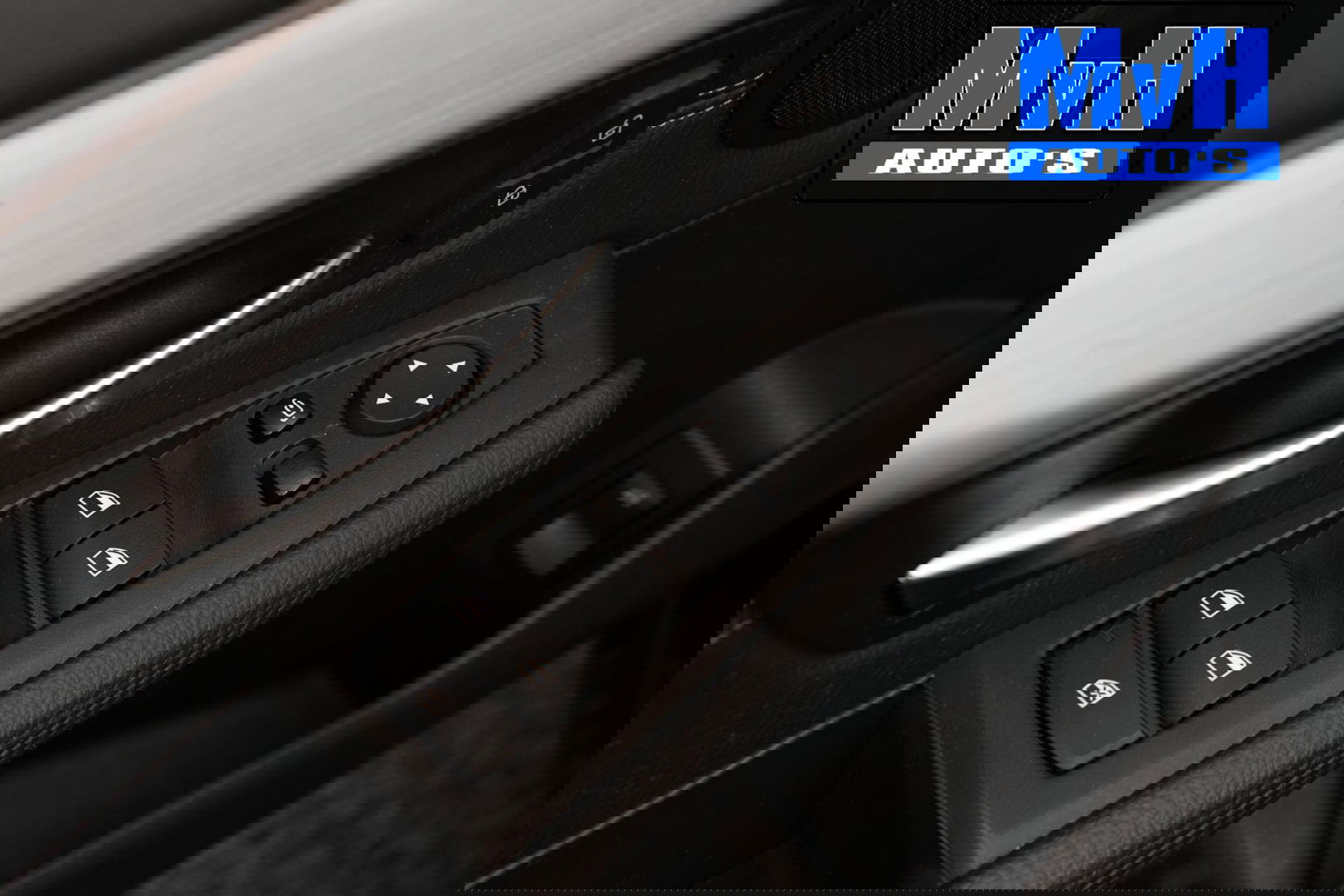 BMW 2 Serie Active Tourer 220i High Executive|LED|TREKH|HUD