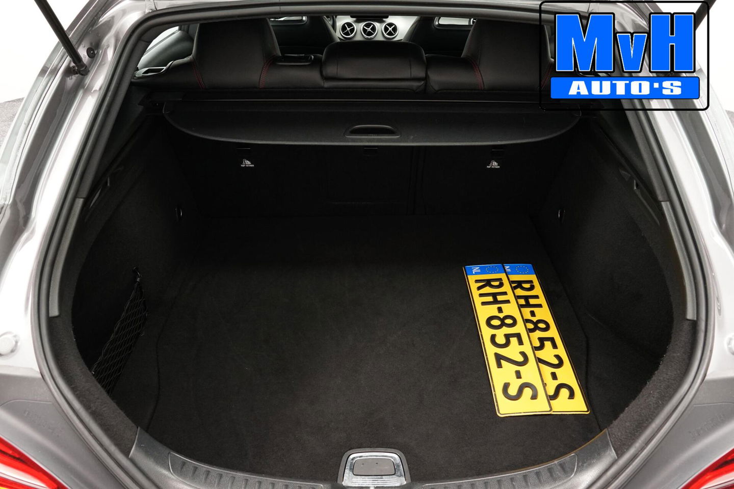 Mercedes-Benz CLA Shooting Brake 180 AMG|TREKH|CARPLAY|LED