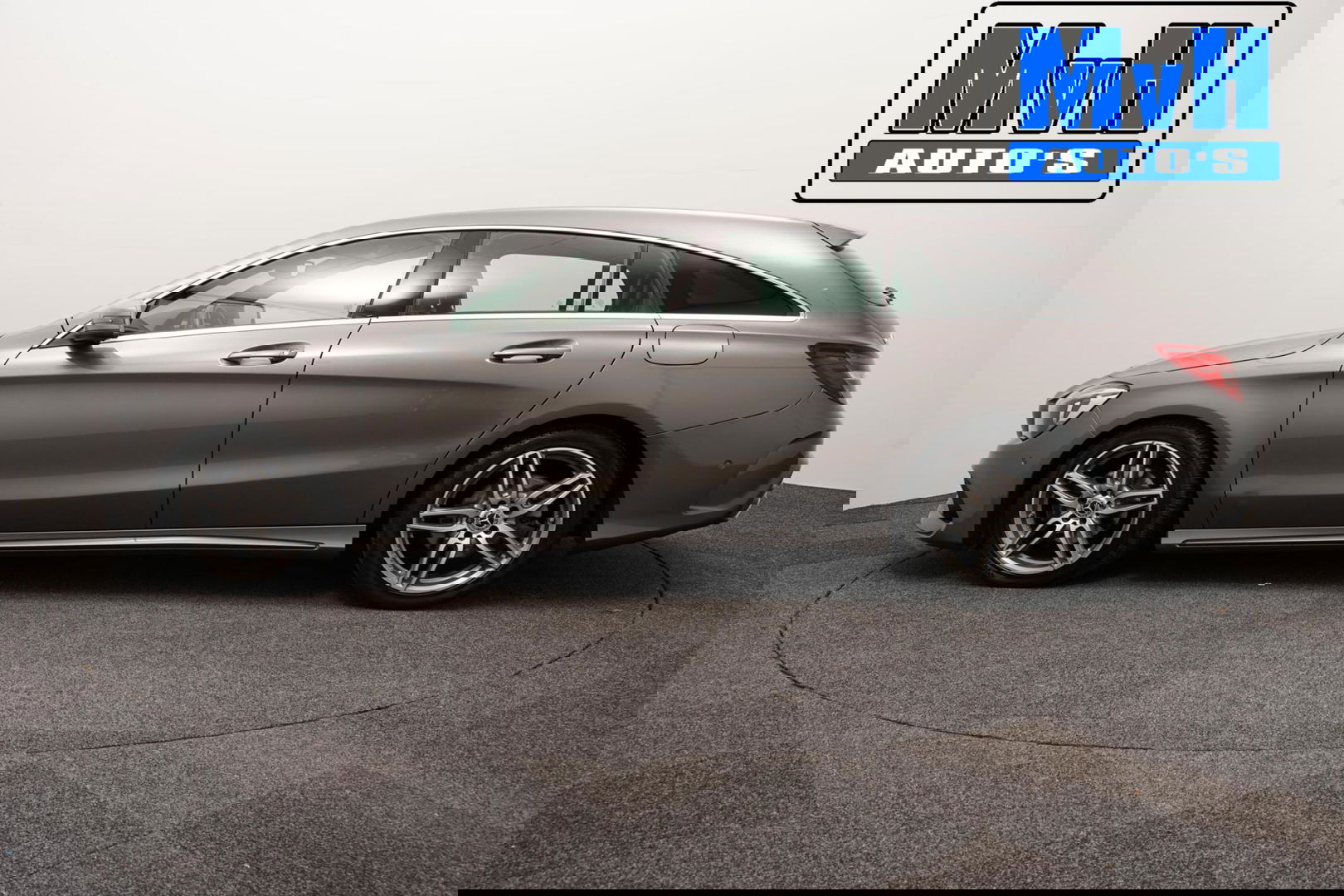 Mercedes-Benz CLA Shooting Brake 180 AMG|TREKH|CARPLAY|LED