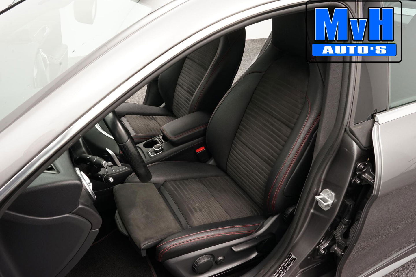 Mercedes-Benz CLA Shooting Brake 180 AMG|TREKH|CARPLAY|LED