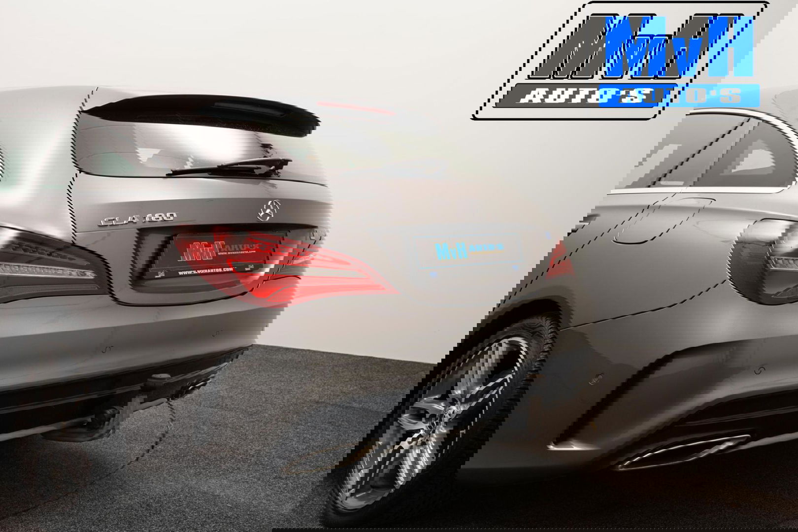 Mercedes-Benz CLA Shooting Brake 180 AMG|TREKH|CARPLAY|LED