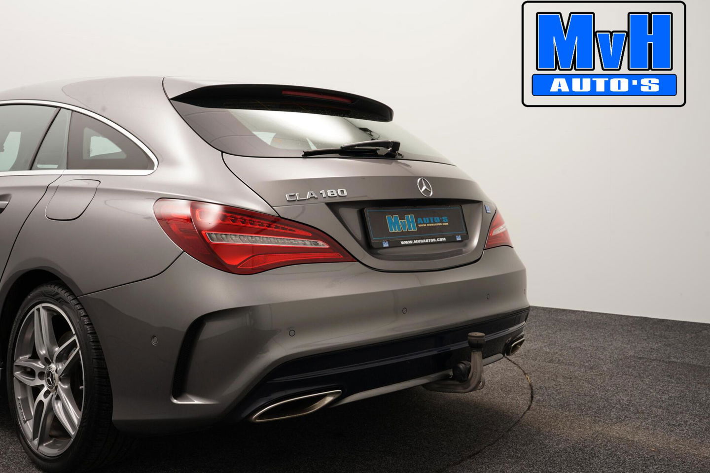 Mercedes-Benz CLA Shooting Brake 180 AMG|TREKH|CARPLAY|LED