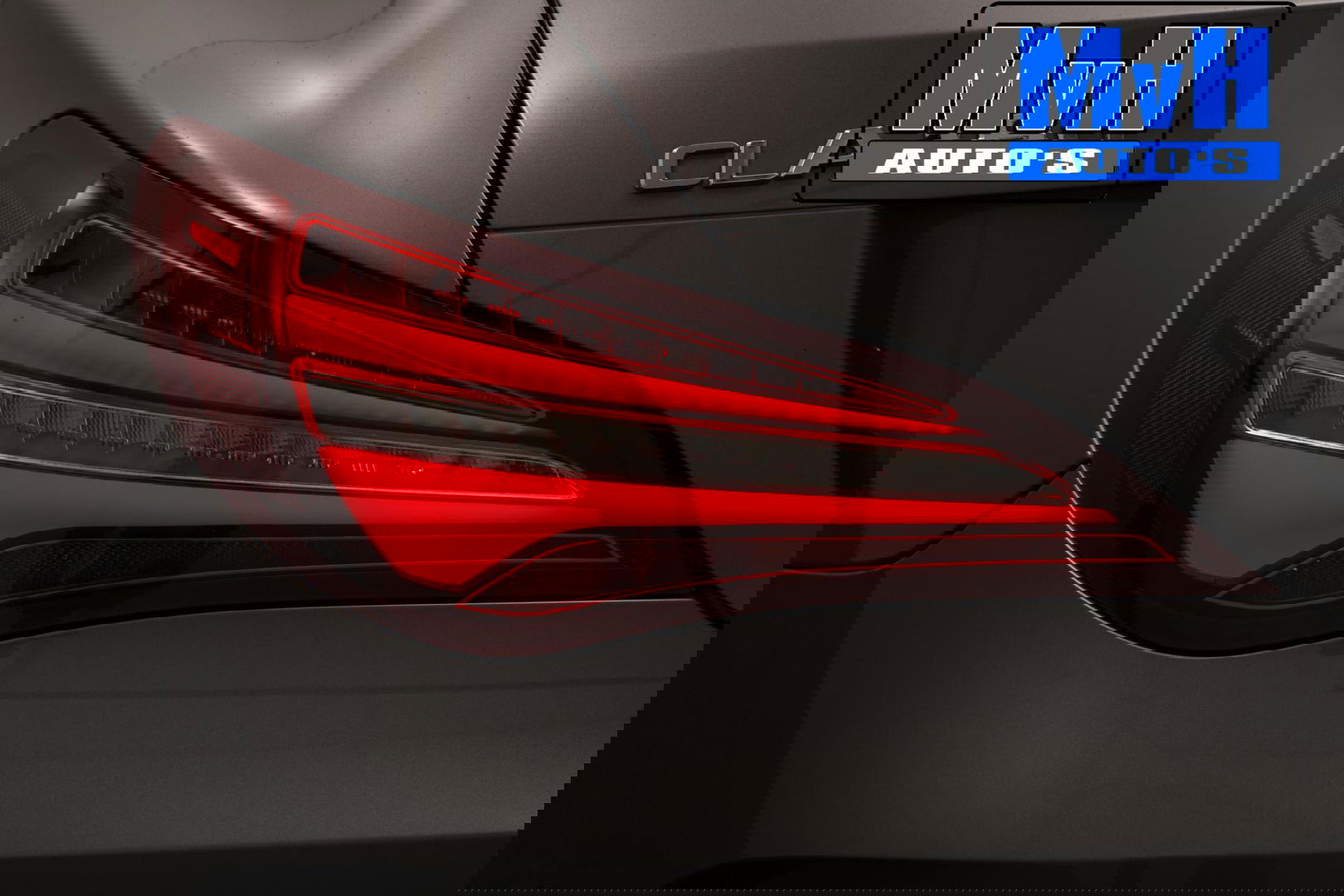 Mercedes-Benz CLA Shooting Brake 180 AMG|TREKH|CARPLAY|LED