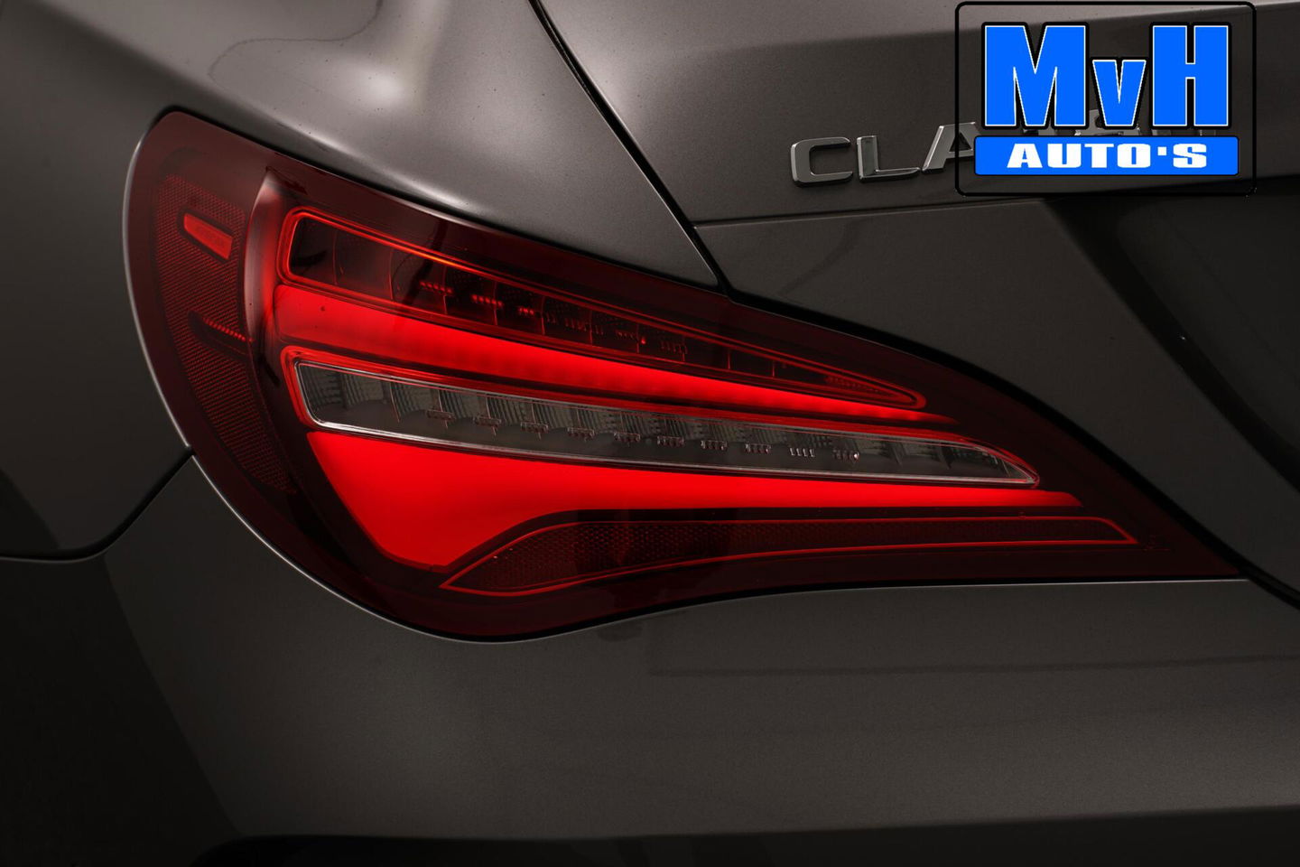 Mercedes-Benz CLA Shooting Brake 180 AMG|TREKH|CARPLAY|LED