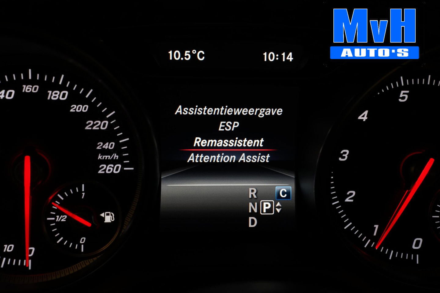 Mercedes-Benz CLA Shooting Brake 180 AMG|TREKH|CARPLAY|LED